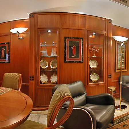 Capitol Szálloda 4*