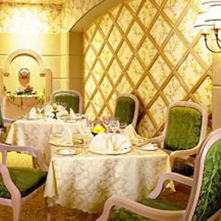 Hotel Capitol 4*