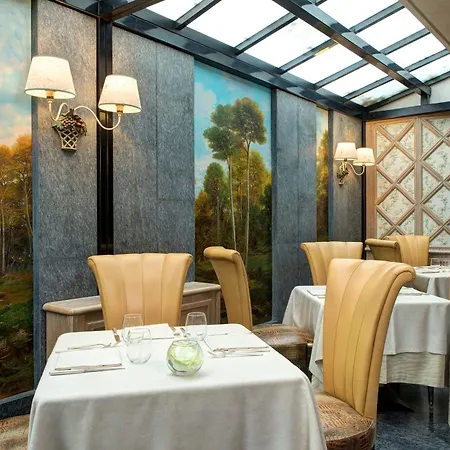 Capitol Hotell 4*